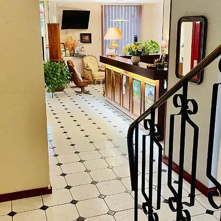 Otel Le Cygne 2*
